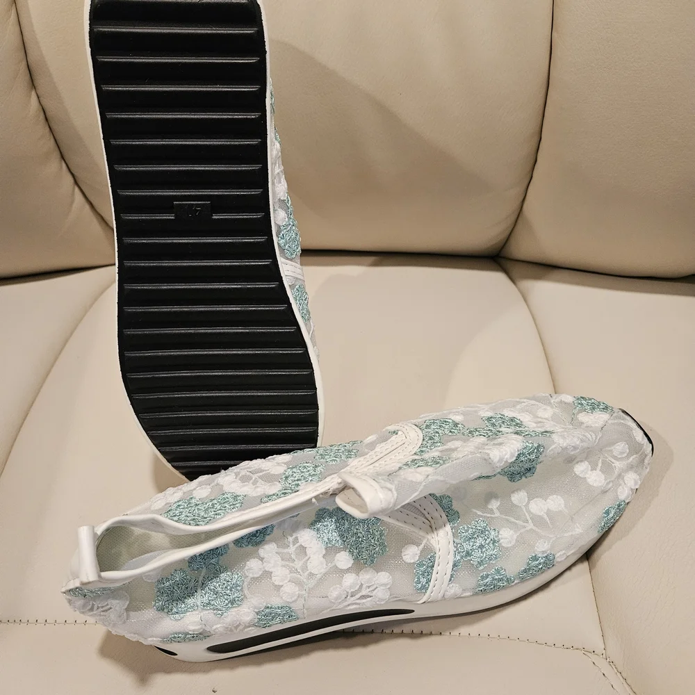 Floral Lace Slip-On Shoes - Picture 4 of 4